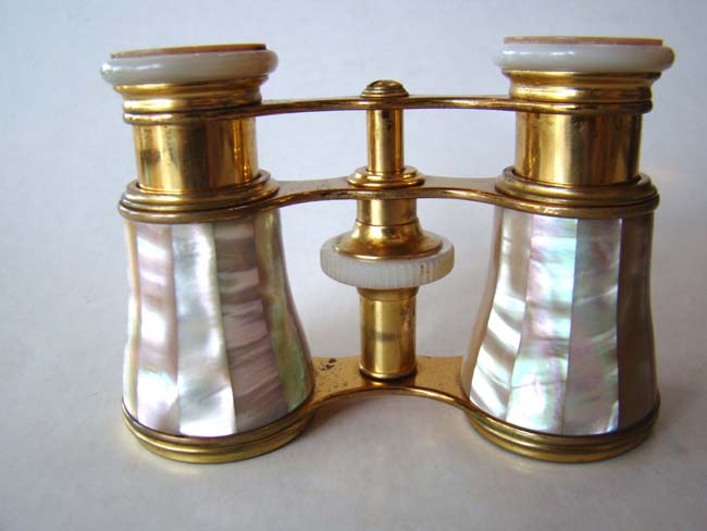 A fabulous pair of mother-of-pearl mounted French opera glasses by LeMaire of Paris circa 1890 — image 3